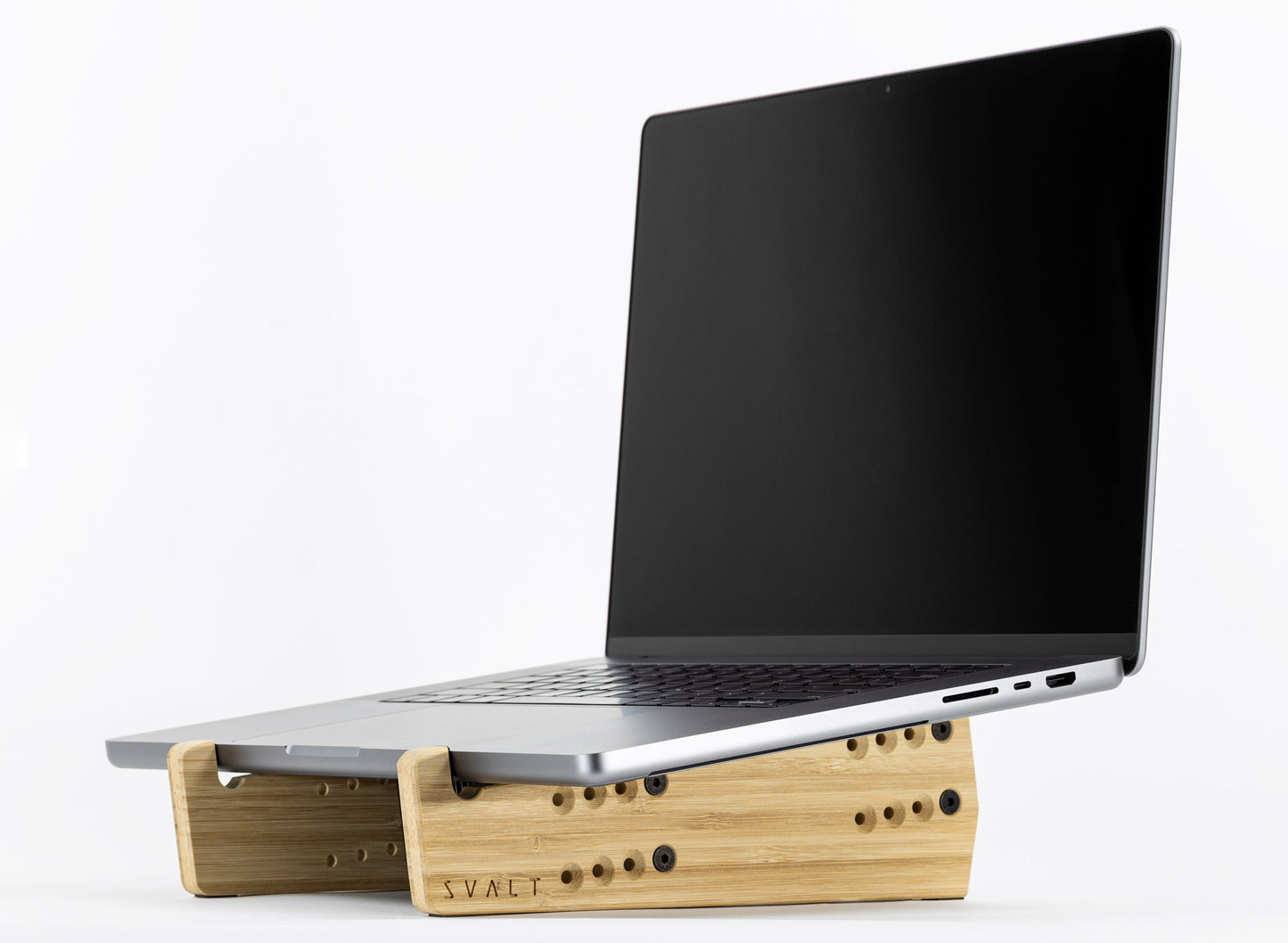 SVALT Cooling Stand model MxSW-lo for silent thermally conductive heatsink cooling performance with Apple laptops 2021+ 16-inch and 14-inch MacBook Pro and 2022+ 15-inch and 13-inch MacBook Air