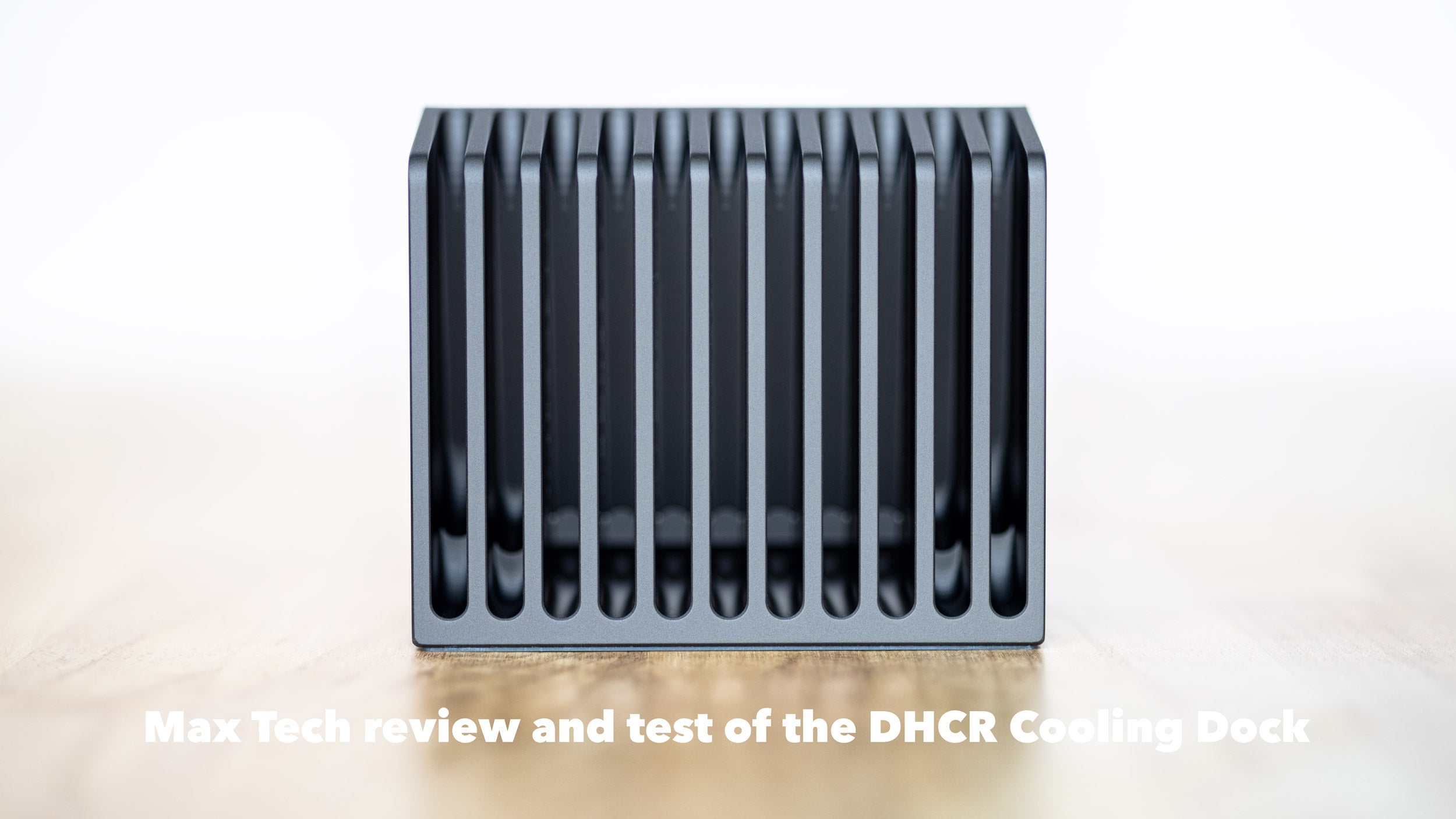 Load video: DHCR Cooling Dock reviewed with a 2024 15-inch M3 MacBook Air